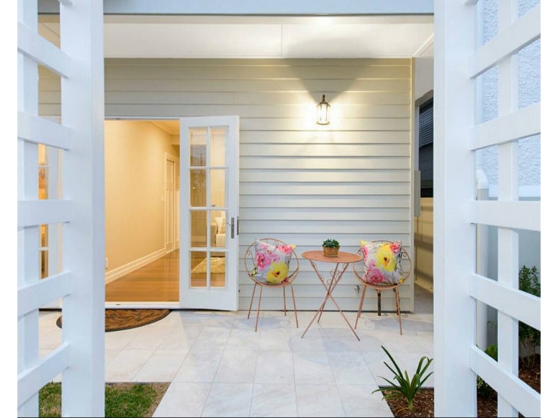 33 Halland Terrace, Camp Hill QLD 4152