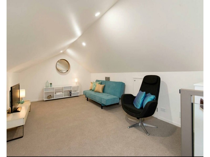 33 Halland Terrace, Camp Hill QLD 4152