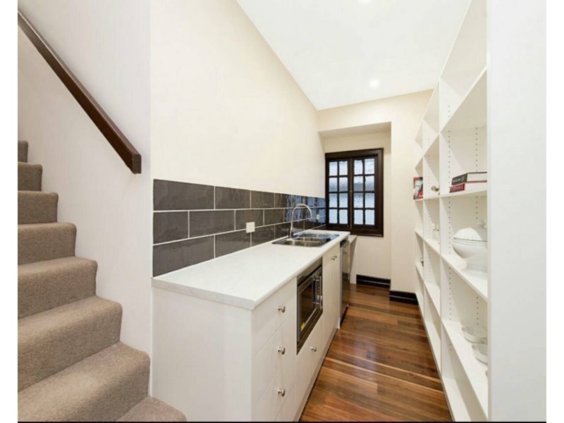 33 Halland Terrace, Camp Hill QLD 4152