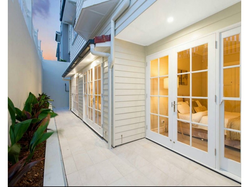 33 Halland Terrace, Camp Hill QLD 4152