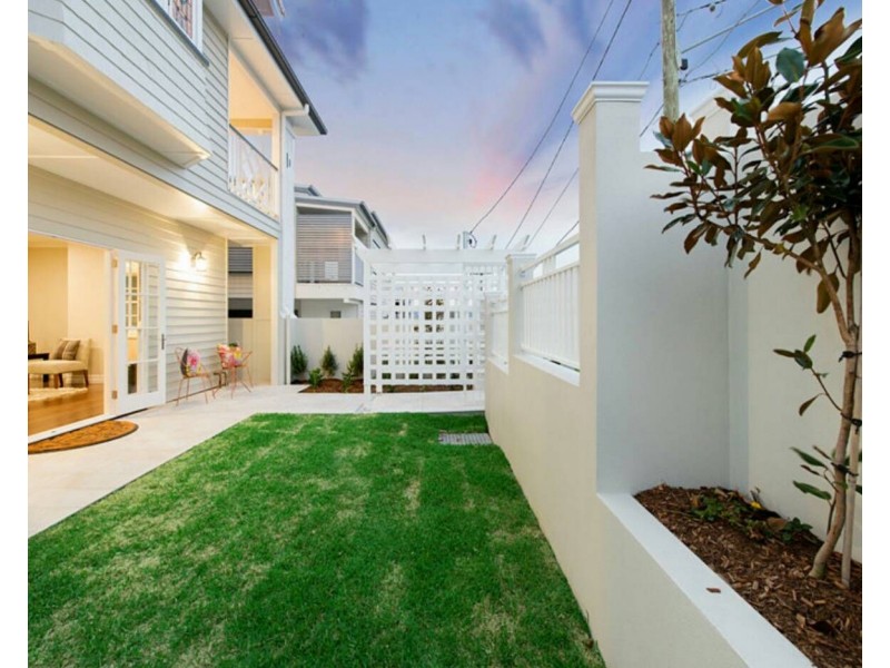 33 Halland Terrace, Camp Hill QLD 4152