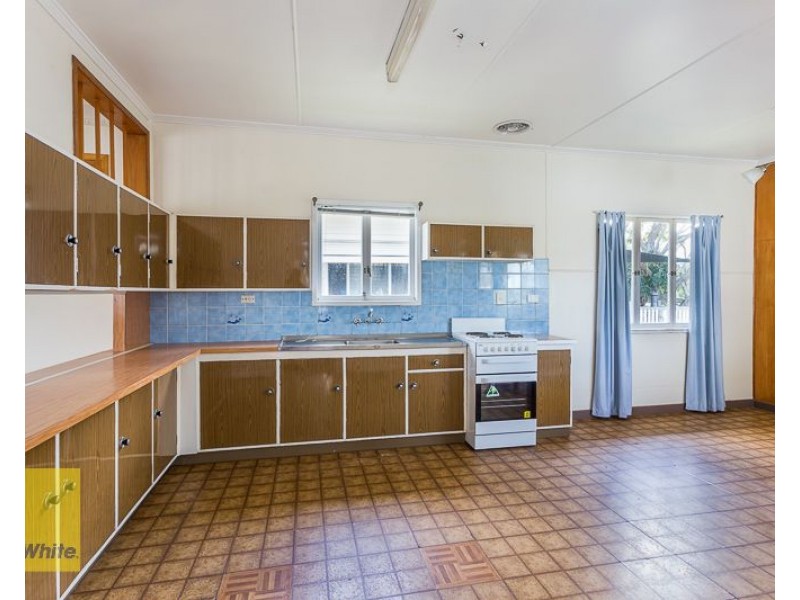 64 Henderson Street, Camp Hill QLD 4152