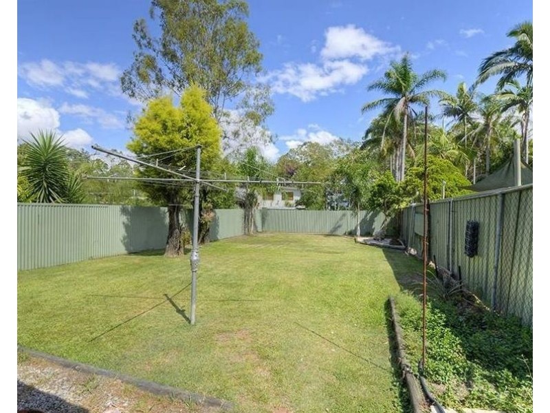 14 Nursery Road, Holland Park West QLD 4121