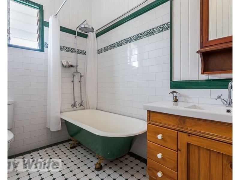 25 Deshon Street, Woolloongabba QLD 4102