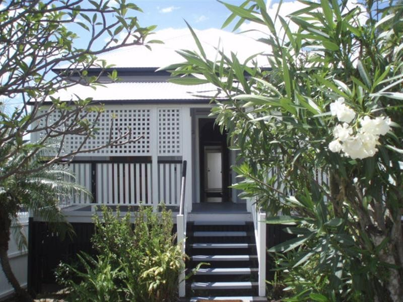 16 Dansie Street, Greenslopes QLD 4120