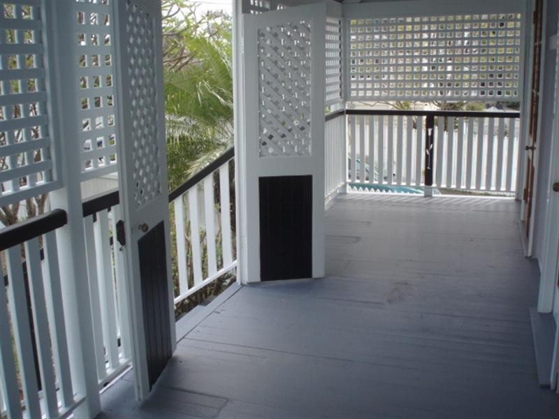 16 Dansie Street, Greenslopes QLD 4120