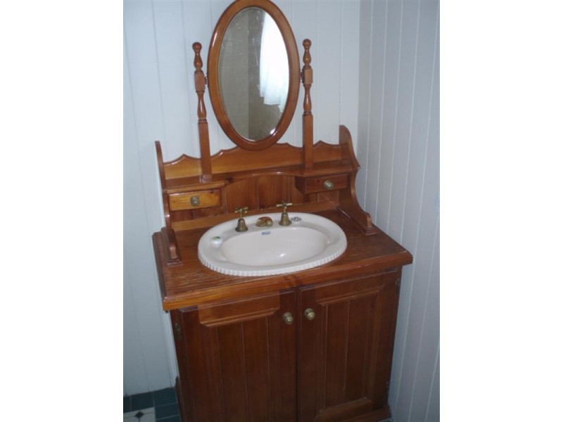 16 Dansie Street, Greenslopes QLD 4120