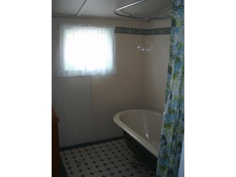 16 Dansie Street, Greenslopes QLD 4120