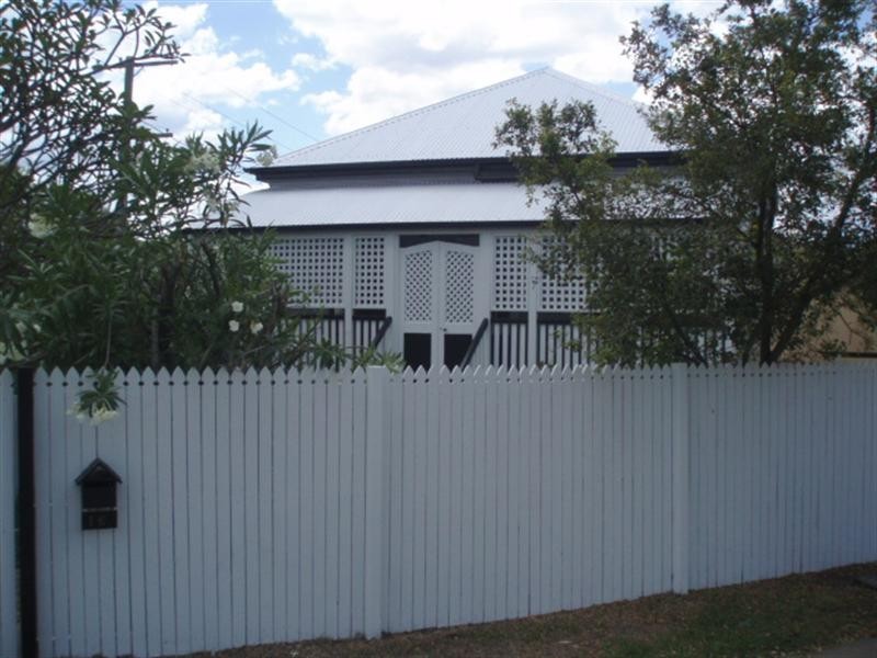 16 Dansie Street, Greenslopes QLD 4120