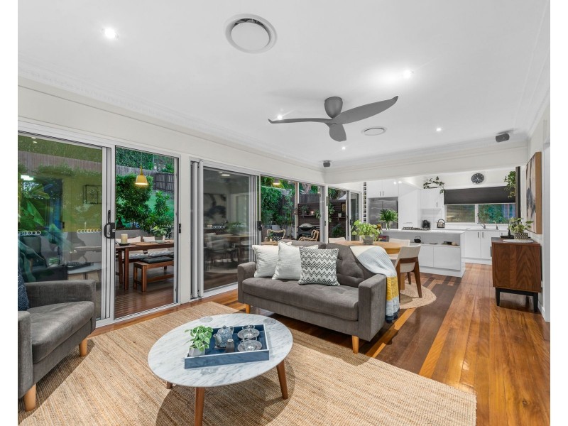 55 Oxley Drive, Holland Park QLD 4121