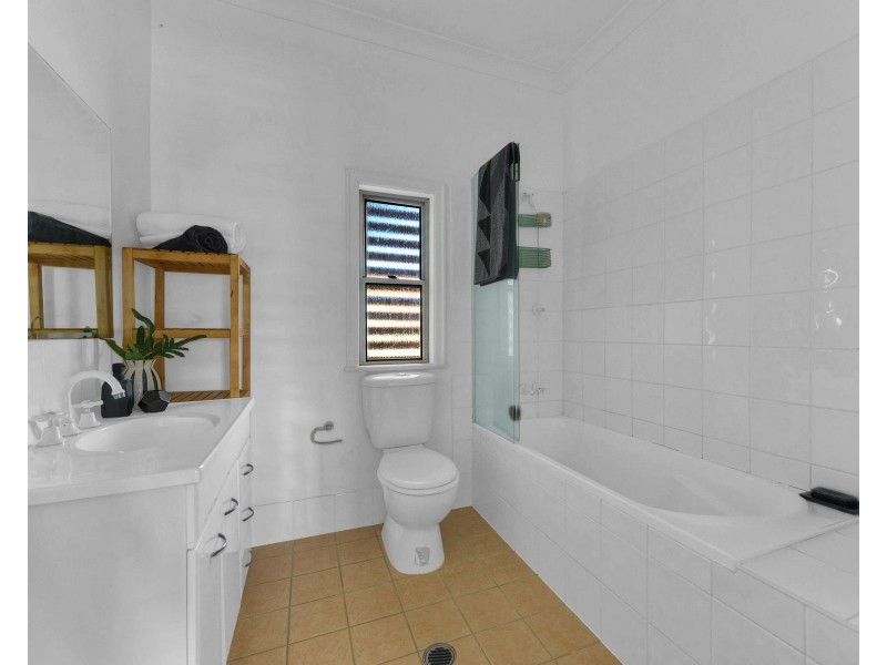 20 Herbert Street, Camp Hill QLD 4152