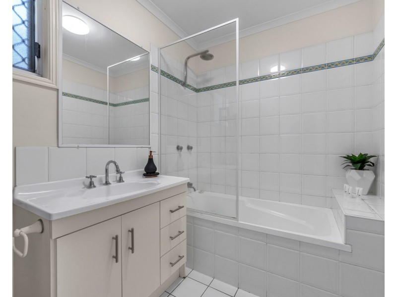 1/52 Chatsworth Road, Greenslopes QLD 4120