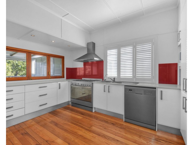 30 Bennetts Road, Camp Hill QLD 4152