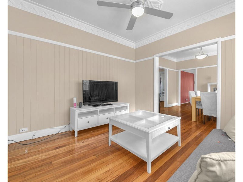 30 Bennetts Road, Camp Hill QLD 4152