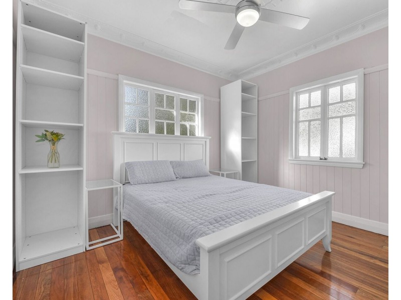 30 Bennetts Road, Camp Hill QLD 4152