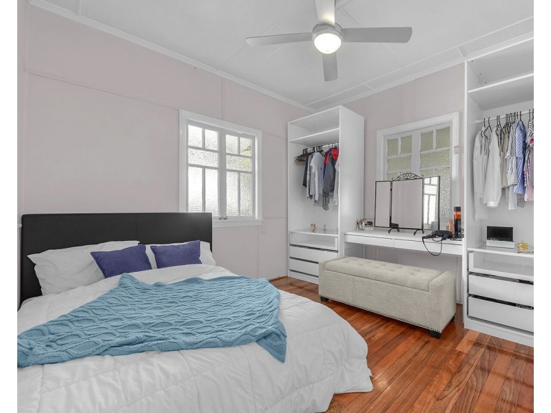 30 Bennetts Road, Camp Hill QLD 4152