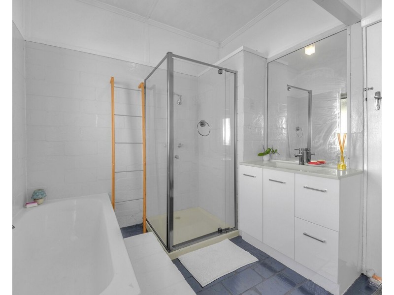 30 Bennetts Road, Camp Hill QLD 4152