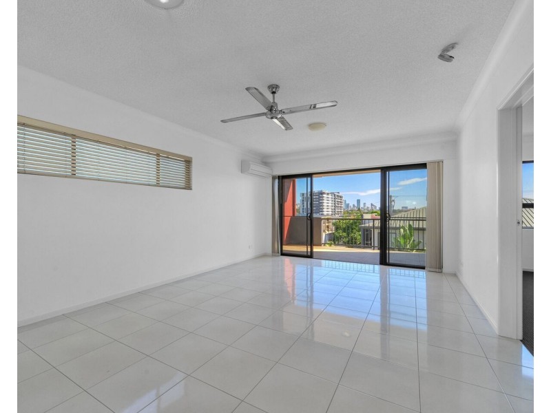 22/15 Kitchener Street, Coorparoo QLD 4151