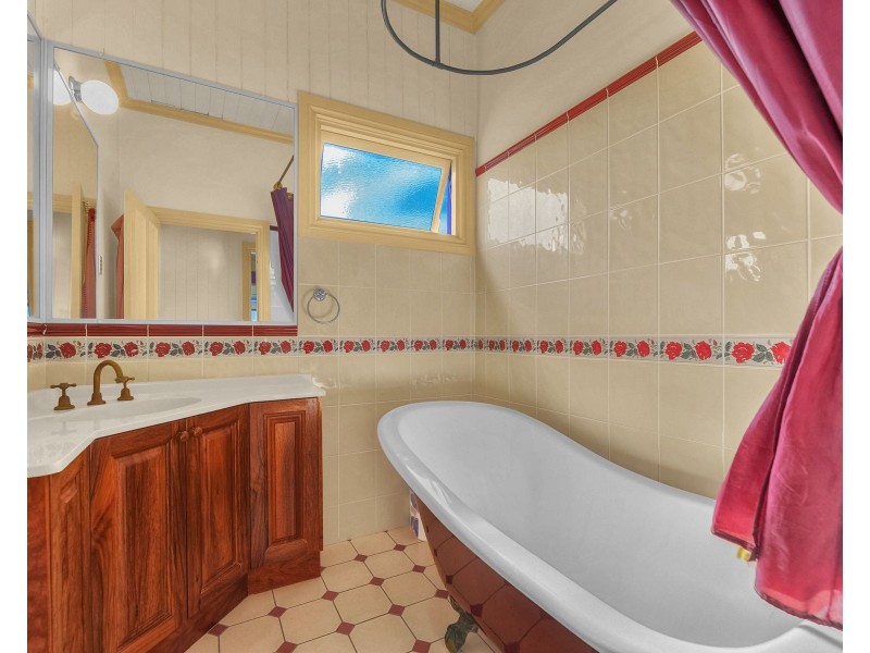 24 Shakespeare Street, Coorparoo QLD 4151