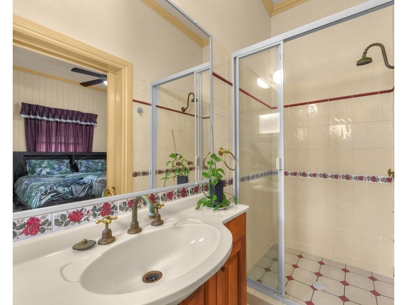 24 Shakespeare Street, Coorparoo QLD 4151