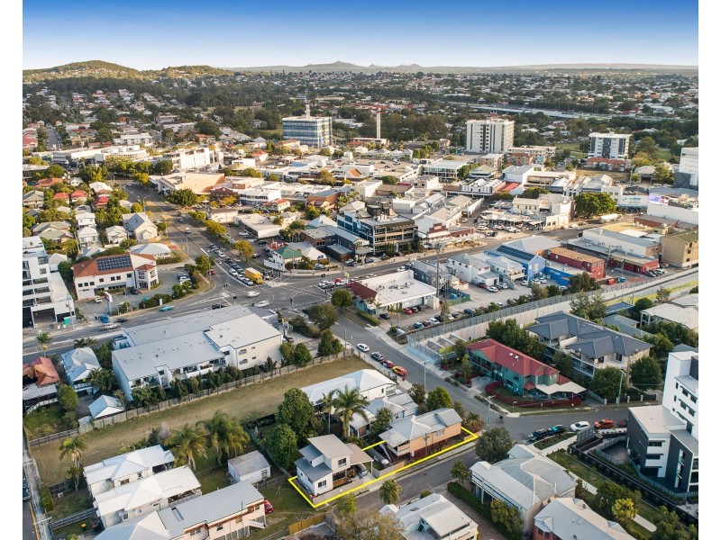 13 Laura Street, Greenslopes QLD 4120