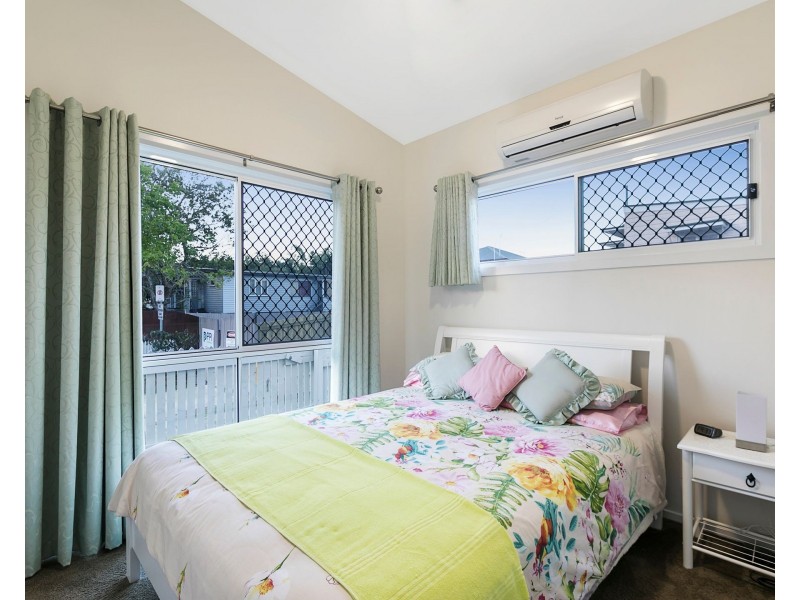 13 Laura Street, Greenslopes QLD 4120