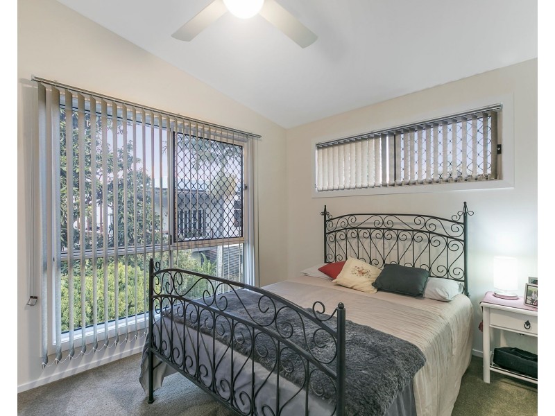 13 Laura Street, Greenslopes QLD 4120