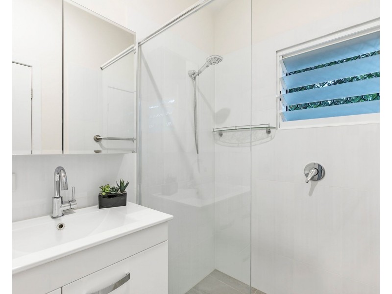 13 Laura Street, Greenslopes QLD 4120