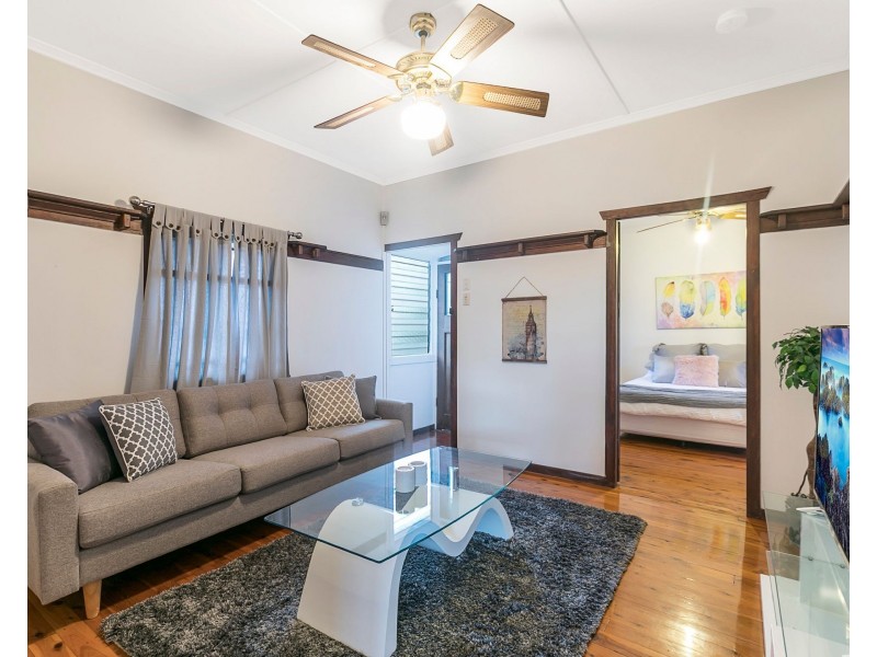 13 Laura Street, Greenslopes QLD 4120