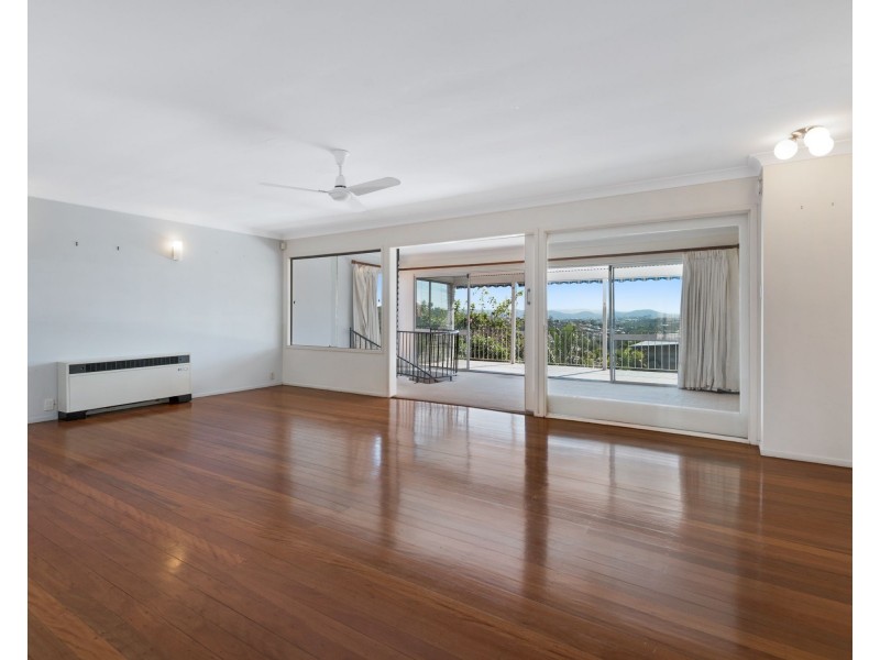 26 Kneale Street, Holland Park West QLD 4121