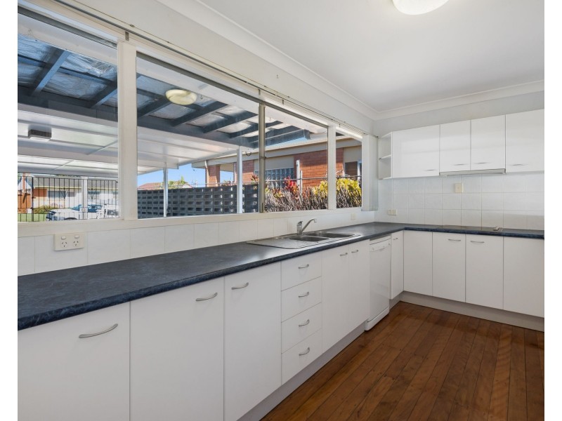 26 Kneale Street, Holland Park West QLD 4121