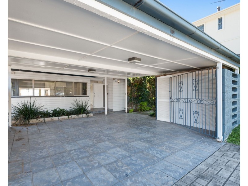 26 Kneale Street, Holland Park West QLD 4121