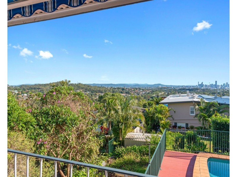 26 Kneale Street, Holland Park West QLD 4121