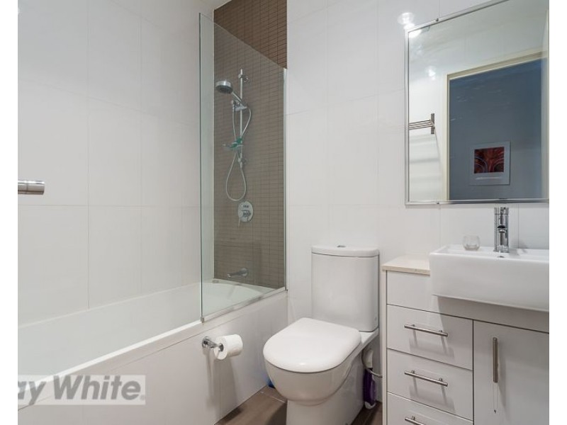 4/64 Pembroke Road, Coorparoo QLD 4151