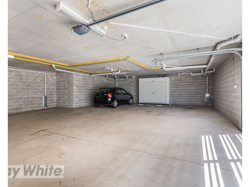 4/64 Pembroke Road, Coorparoo QLD 4151