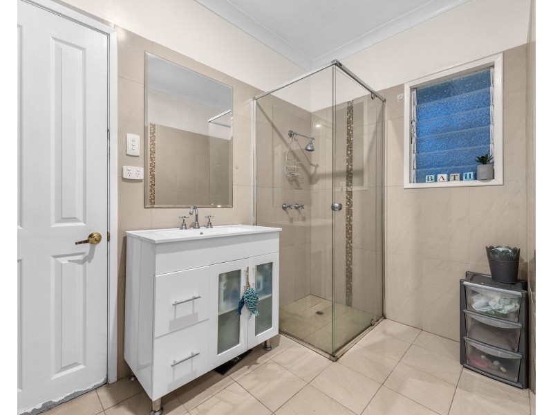 25 Oateson Skyline Drive, Seven Hills QLD 4170