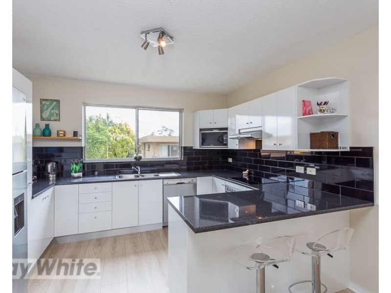 3/8 Robinson Street, Coorparoo QLD 4151