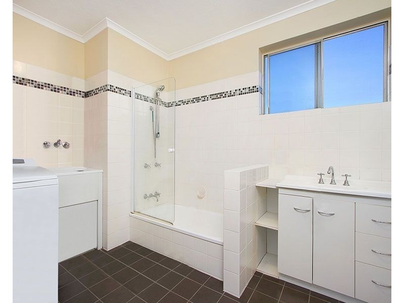 3/8 Robinson Street, Coorparoo QLD 4151