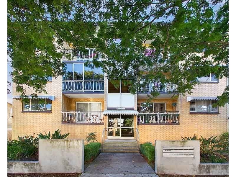 3/8 Robinson Street, Coorparoo QLD 4151