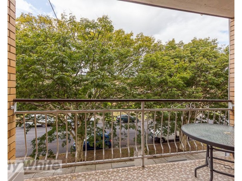 3/8 Robinson Street, Coorparoo QLD 4151