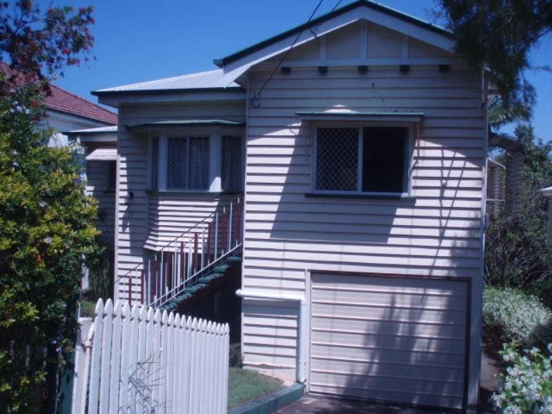 11 Howard Street, Coorparoo QLD 4151