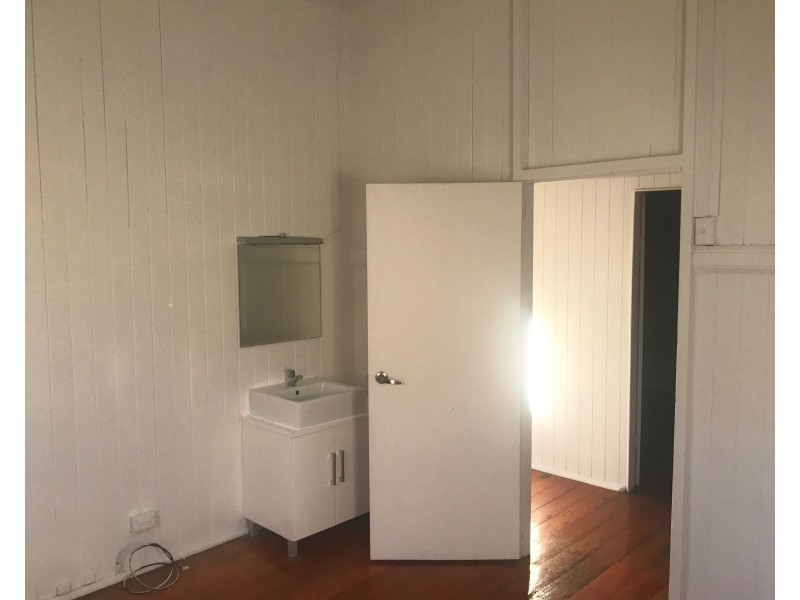 18 Yarrabin Street, Coorparoo QLD 4151