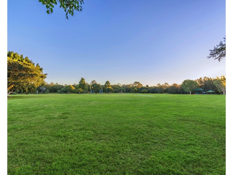 17 Piccadilly Place, Carindale QLD 4152