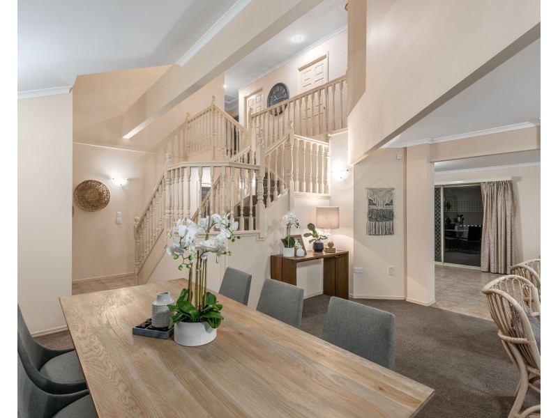 17 Piccadilly Place, Carindale QLD 4152