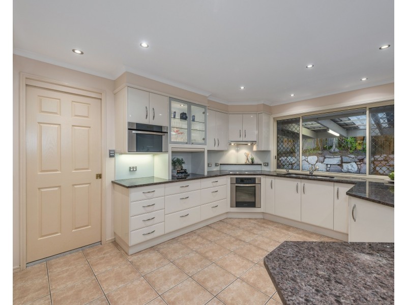 17 Piccadilly Place, Carindale QLD 4152