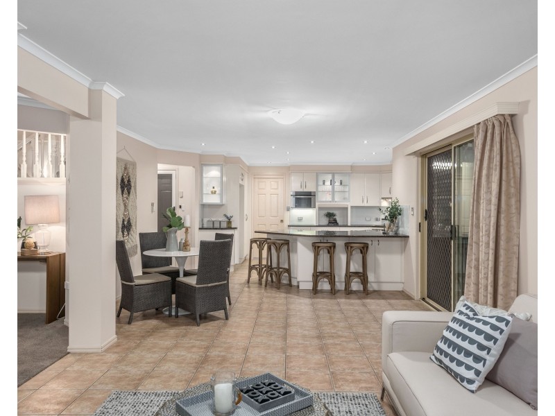 17 Piccadilly Place, Carindale QLD 4152