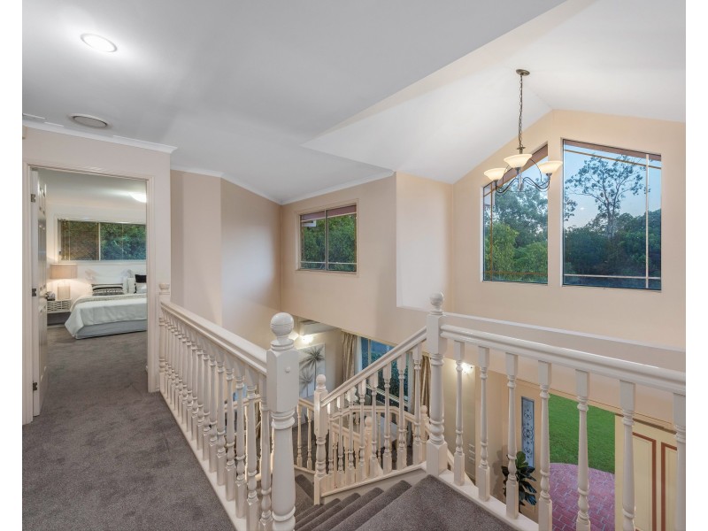 17 Piccadilly Place, Carindale QLD 4152