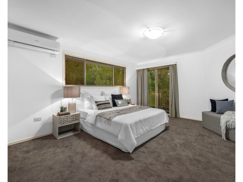 17 Piccadilly Place, Carindale QLD 4152