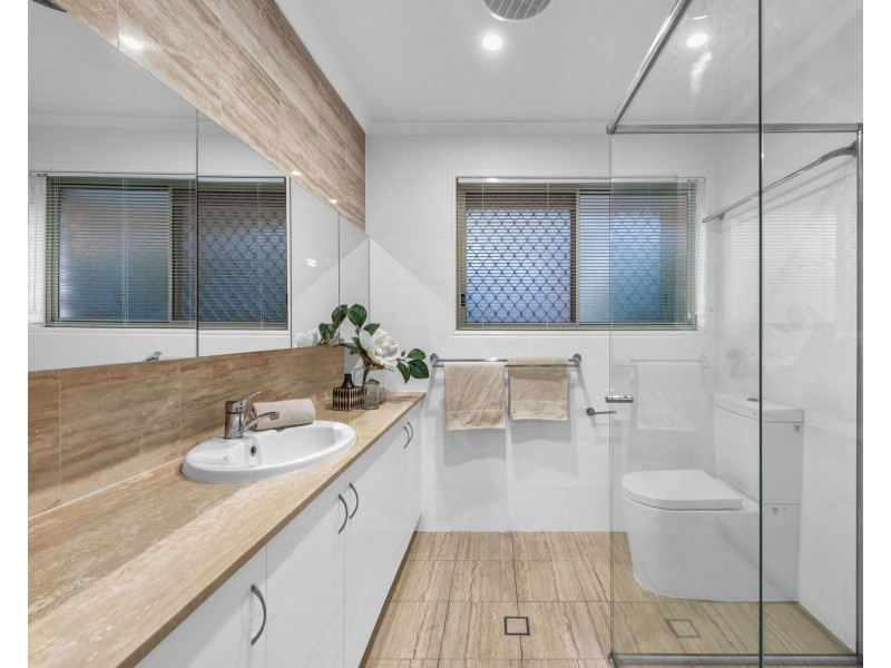 17 Piccadilly Place, Carindale QLD 4152