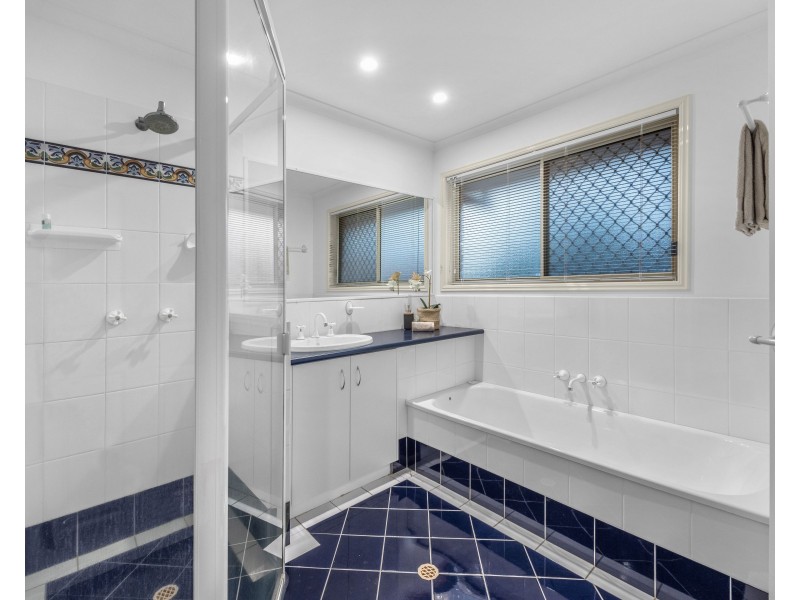 17 Piccadilly Place, Carindale QLD 4152